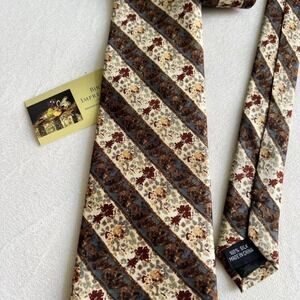 De Young Museum San Francisco silk tie with a unique impressionist pattern 🎨